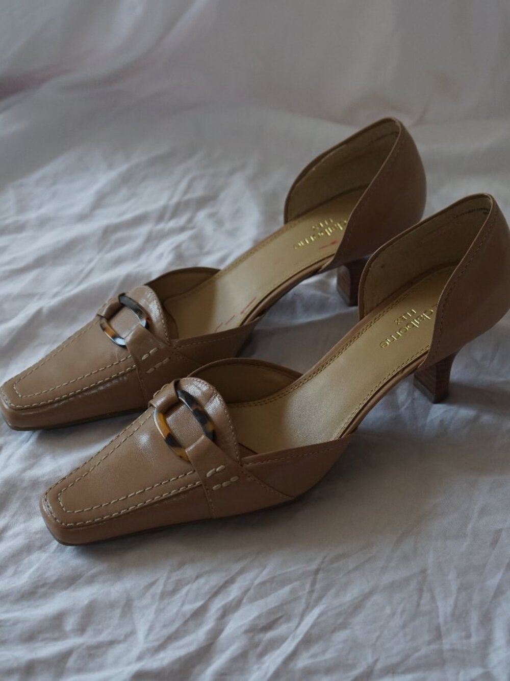 Liz Claiborne Flex tan genuine leather kitten heel pumps  Size 7
